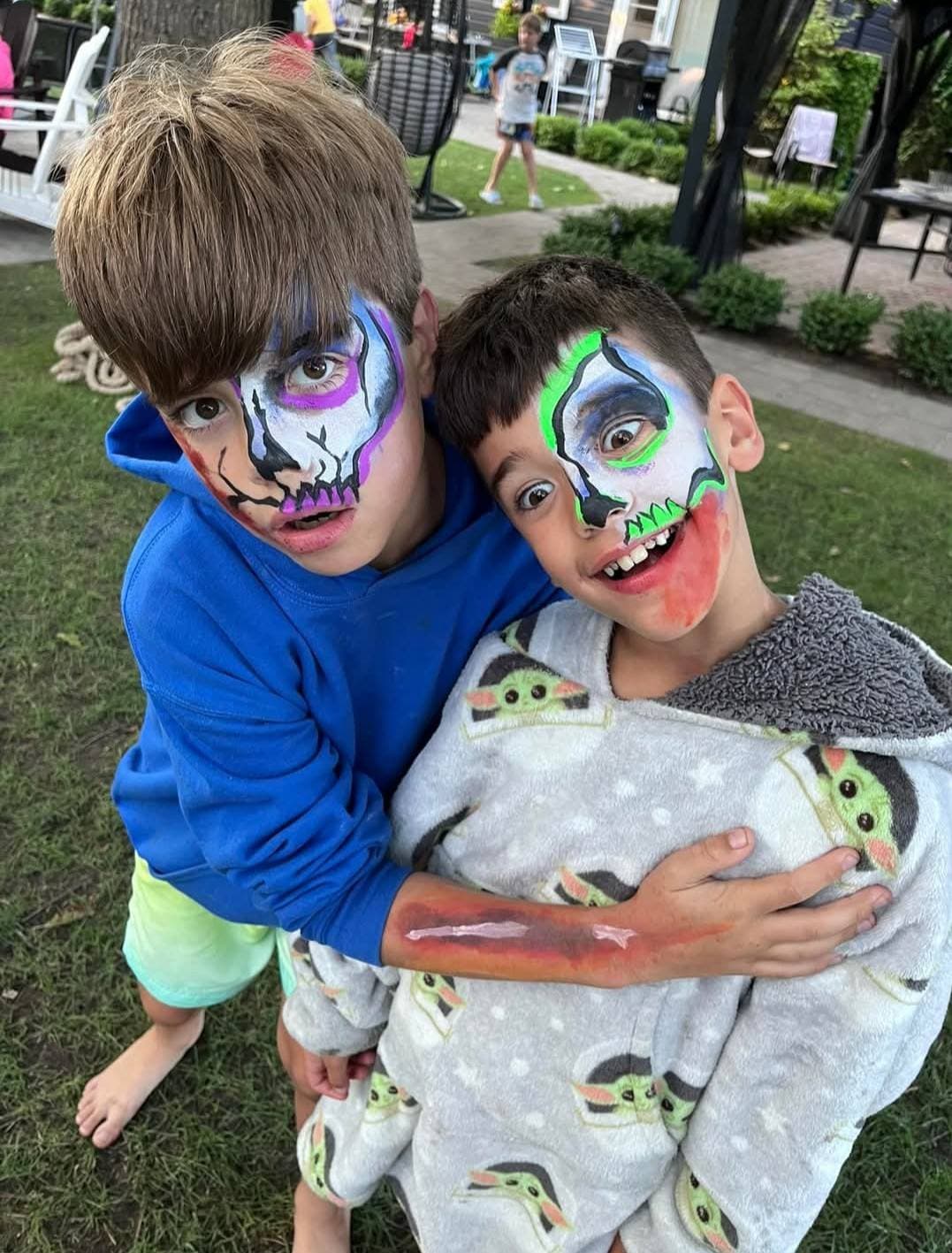 Skull face painting duo
